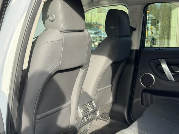 Land Rover Discovery Sport (2021) — foto 3 van 25