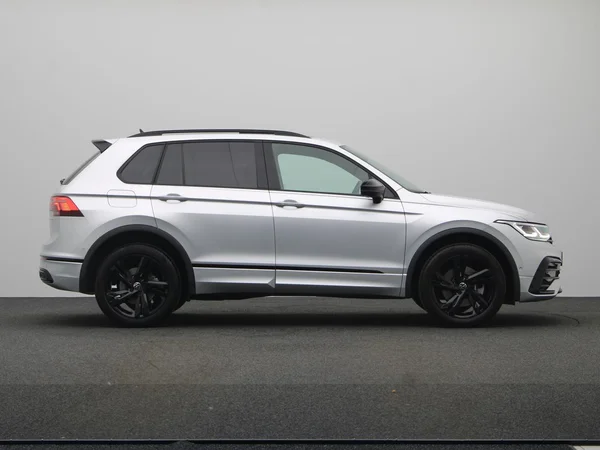 VOLKSWAGEN Tiguan (2023) — foto 20 van 22