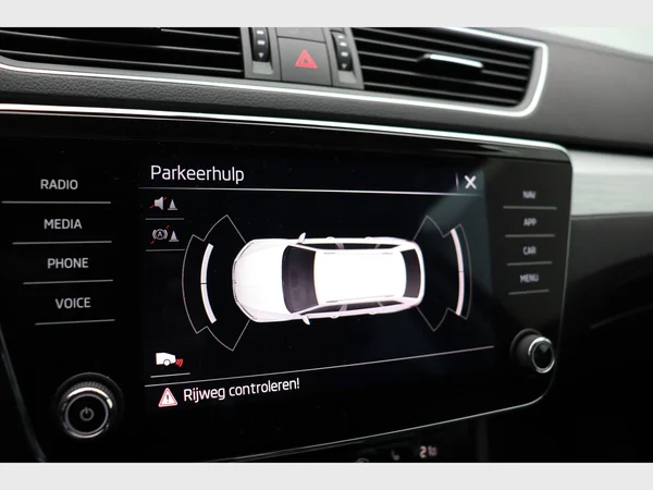 SKODA Superb Combi (2022) — foto 17 van 27