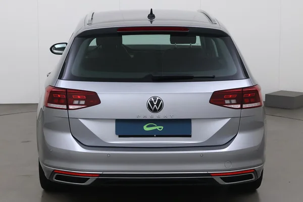 Volkswagen Passat SW (2023) — foto 14 van 19