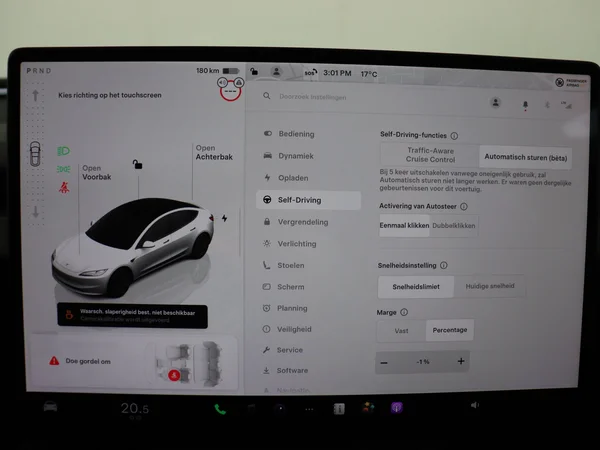 TESLA Model 3 (2024) — foto 9 van 28