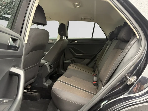VOLKSWAGEN T-Roc (2018) — foto 8 van 10