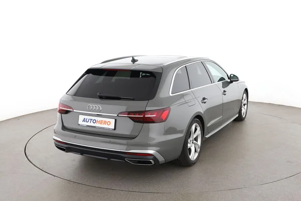 Audi A4 (2024) — foto 12 van 16