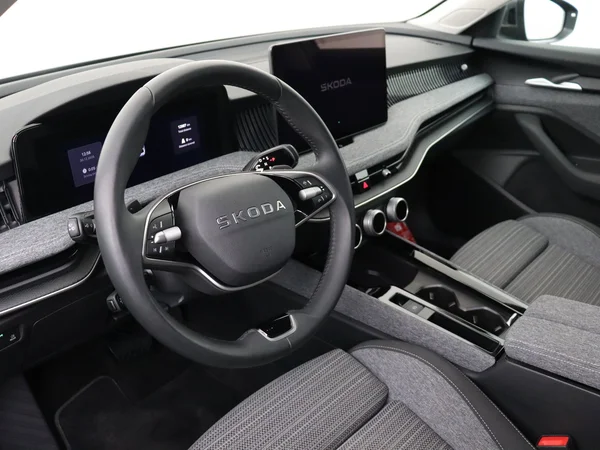 SKODA Superb Combi (2025) — foto 18 van 19
