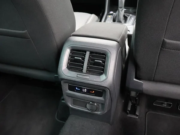 VOLKSWAGEN Tiguan (2024) — foto 17 van 28