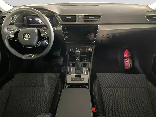 SKODA Superb Combi (2024) — foto 10 van 24