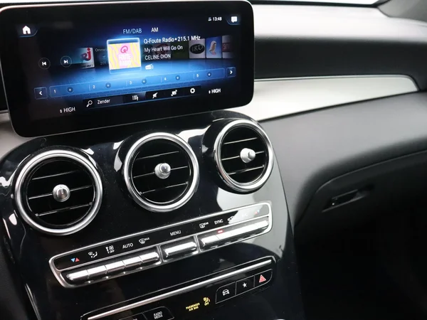 Mercedes-Benz GLC (2022) — foto 4 van 23