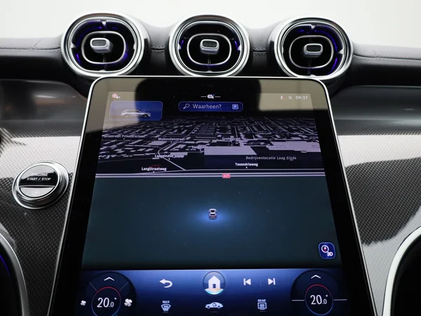 Mercedes-Benz GLC (2025) — foto 9 van 50