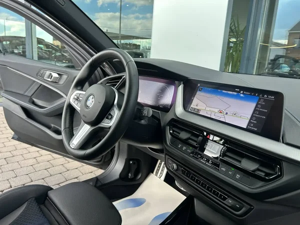 Bmw 118 (2024) — foto 2 van 22