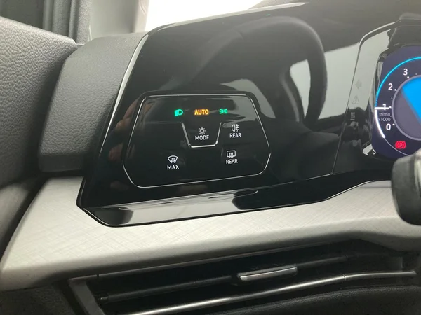 VOLKSWAGEN Golf VIII SW (2024) — foto 11 van 34