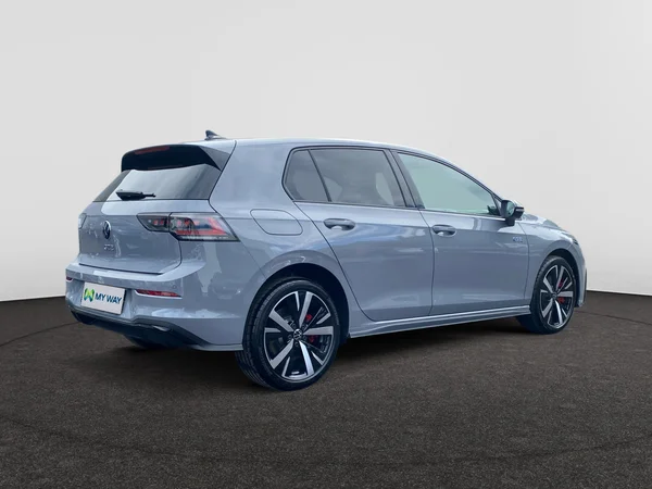 VOLKSWAGEN Golf VIII GTE (2024) — foto 11 van 16
