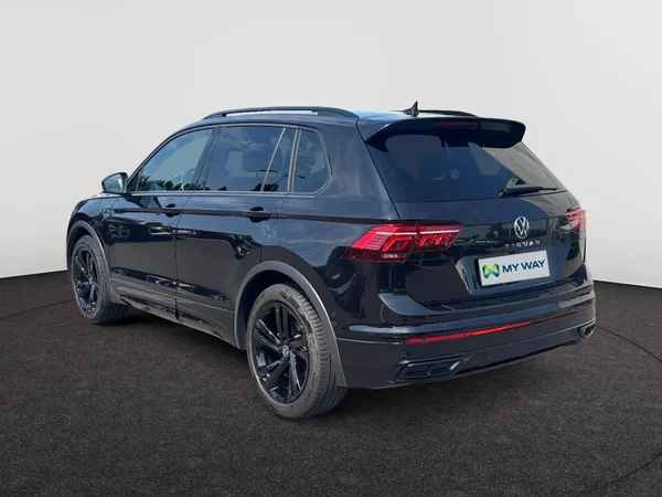VOLKSWAGEN Tiguan (2023) — foto 12 van 22