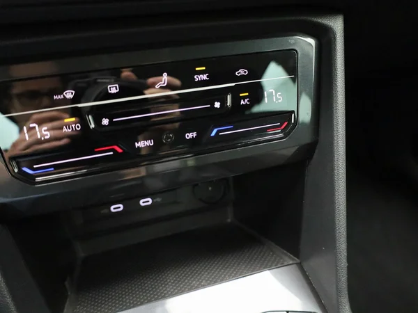 Volkswagen Tiguan (2022) — foto 15 van 41