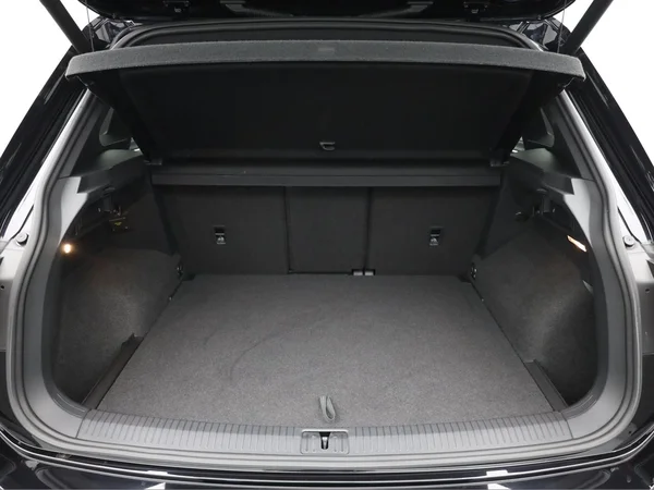 VOLKSWAGEN Tiguan (2021) — foto 2 van 23