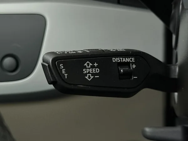 AUDI A4 (2022) — foto 9 van 29