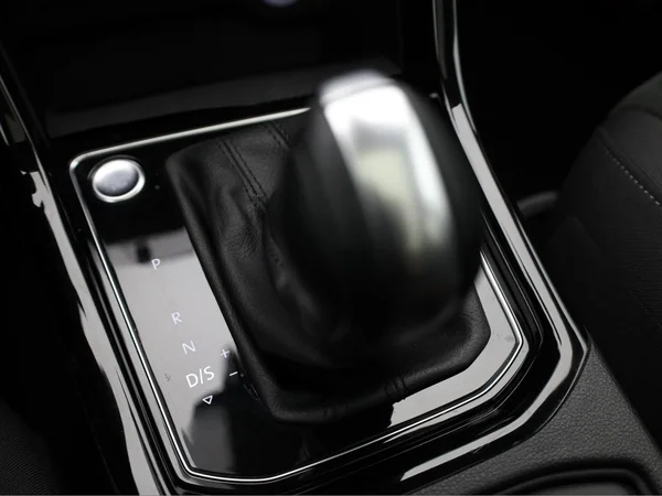 VOLKSWAGEN Touran (2022) — foto 14 van 25