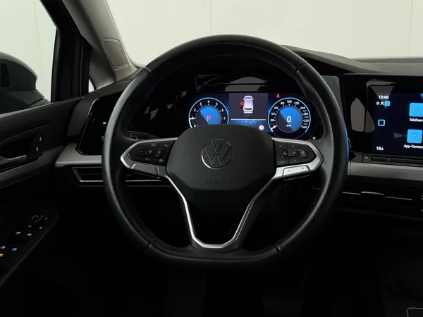VOLKSWAGEN Golf Variant (2024) — foto 14 van 28