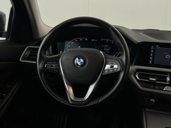 BMW 330 (2020) — foto 14 van 30