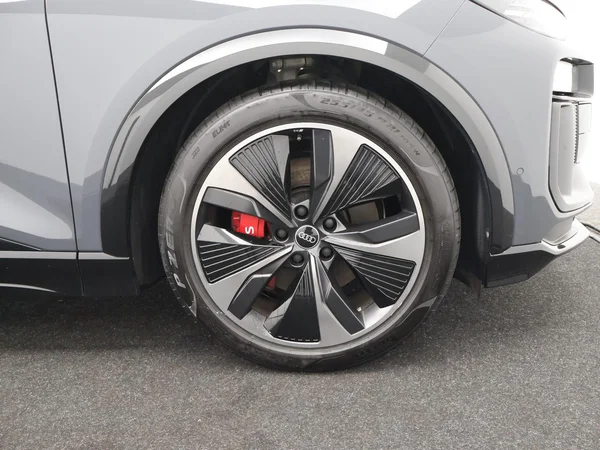 AUDI SQ6 e-tron (2025) — foto 28 van 28