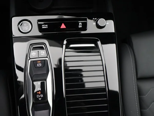 AUDI A6 Sportback e-tron (2025) — foto 16 van 37