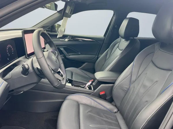 VOLKSWAGEN Tiguan (2024) — foto 7 van 25