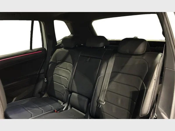 Volkswagen Tiguan Allspace (2022) — foto 2 van 32