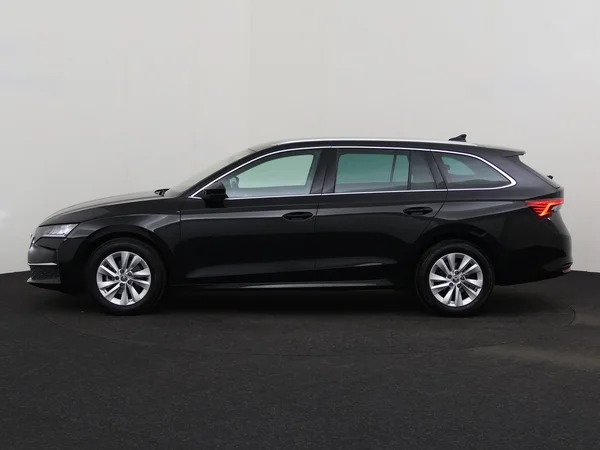 SKODA Octavia Combi (2024) — foto 14 van 19