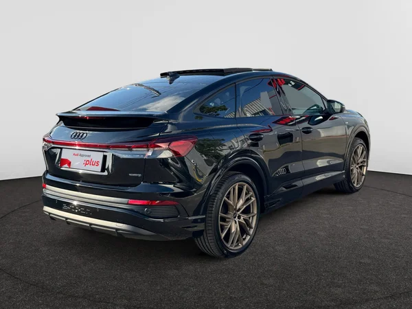 AUDI Q4 Sportback e-tron (2025) — foto 8 van 24