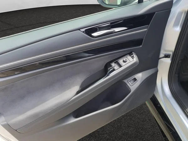 VOLKSWAGEN ID.7 Tourer (2025) — foto 14 van 16