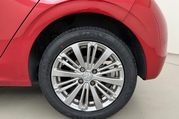 Peugeot 208 (2018) — foto 20 van 23
