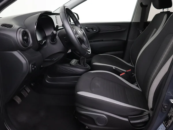 HYUNDAI i10 (2025) — foto 2 van 25