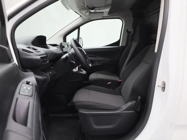 Peugeot Partner (2021) — foto 2 van 32