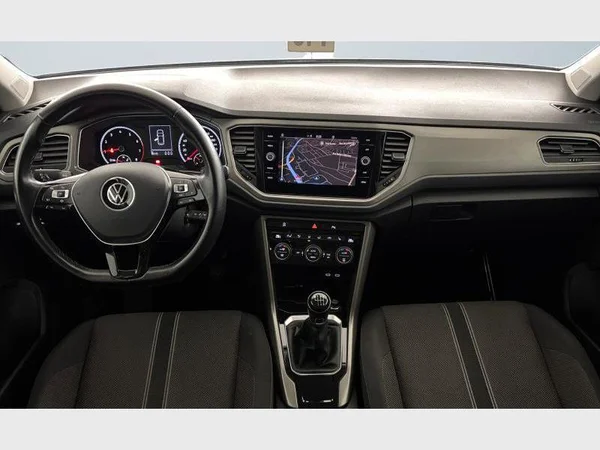 Volkswagen T-Roc (2021) — foto 2 van 28