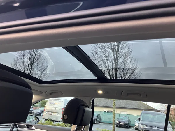 VOLKSWAGEN Passat SW (2015) — foto 12 van 23