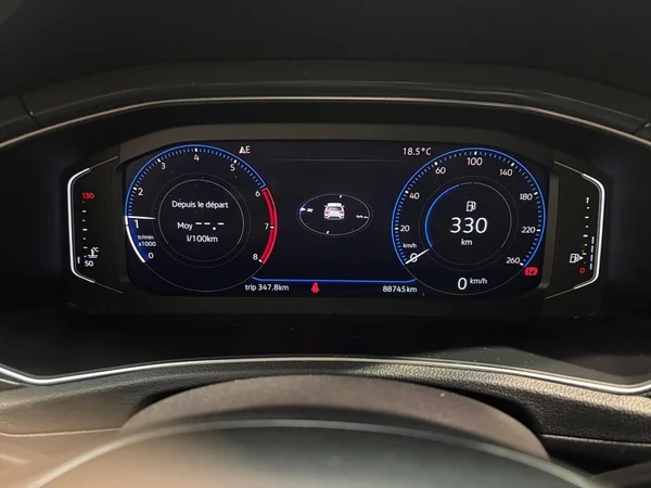 VOLKSWAGEN T-Roc (2018) — foto 6 van 24
