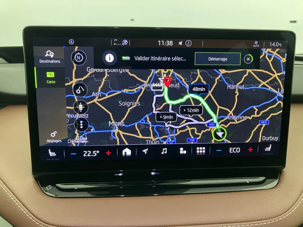 SKODA Enyaq (2023) — foto 4 van 30