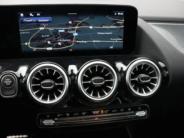 Mercedes-Benz GLA (2025) — foto 15 van 36