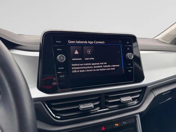 VOLKSWAGEN T-Roc (2024) — foto 6 van 18