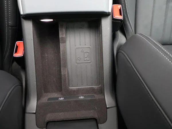AUDI A6 Avant PHEV (2025) — foto 9 van 28