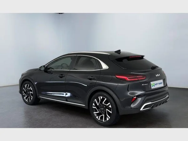 Kia XCEED (2023) — foto 22 van 25