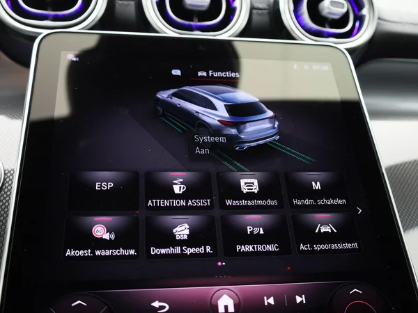 Mercedes-Benz GLC (2025) — foto 28 van 50