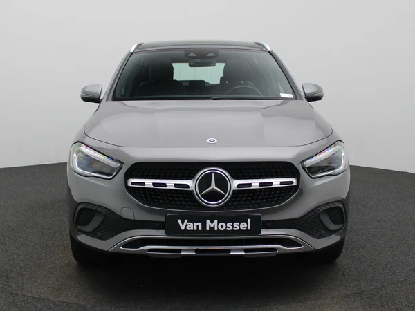 Mercedes-Benz GLA (2022) — foto 23 van 48