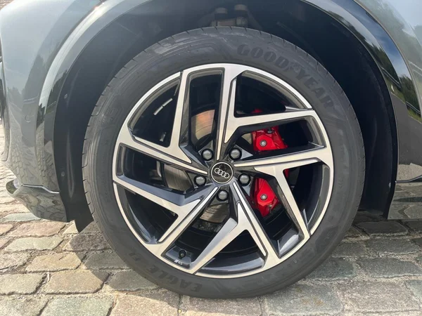 AUDI Q6 e-tron (2026) — foto 16 van 24