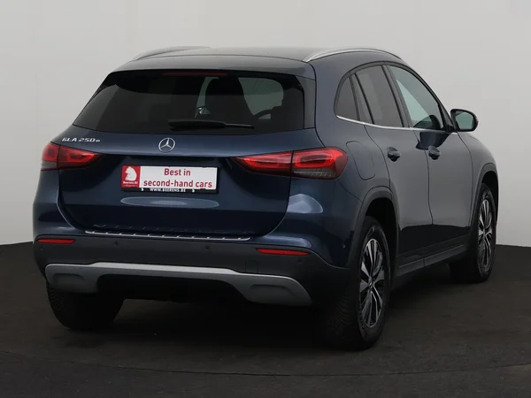 MERCEDES GLA 250 (2022) — foto 23 van 33