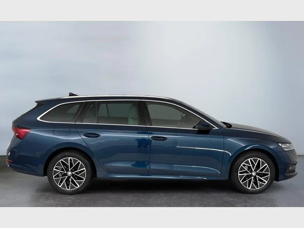 Skoda Octavia Combi (2023) — foto 9 van 15