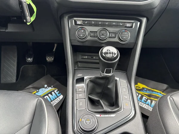 VOLKSWAGEN Tiguan Dsl (2017) — foto 16 van 19