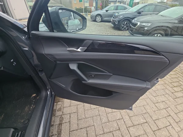 VOLKSWAGEN Tiguan (2025) — foto 11 van 24
