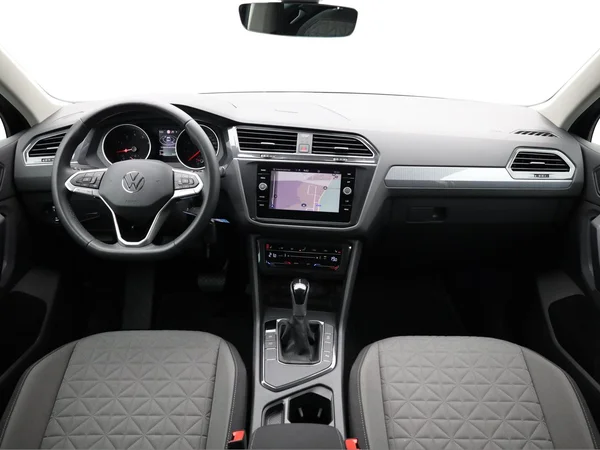 VOLKSWAGEN Tiguan (2021) — foto 21 van 22