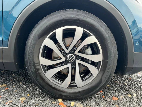 VOLKSWAGEN Tiguan (2022) — foto 17 van 24