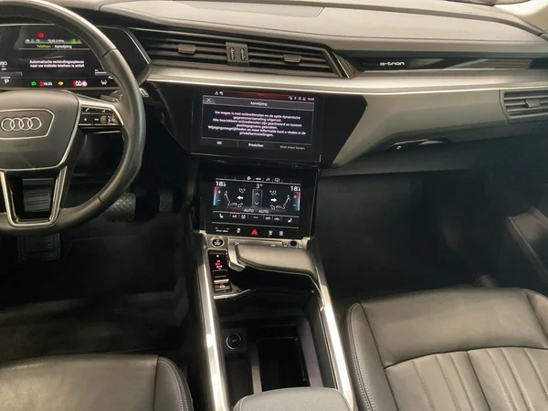 AUDI Q8 e-tron (2024) — foto 3 van 22